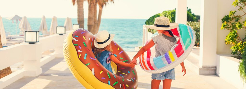 Réussir ses Vacances All-Inclusive en Famille avec Les P'tits Covoyageurs : Des Voyages Ludiques et Authentiques pour Tous les Âges