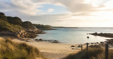 Baie de Kerlavos : activités, plage et nature à découvrir