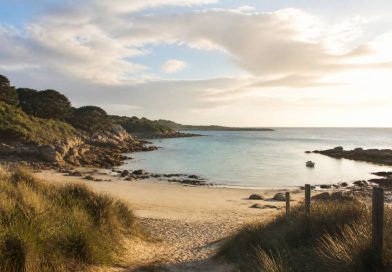 Baie de Kerlavos : activités, plage et nature à découvrir