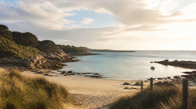 Baie de Kerlavos : activités, plage et nature à découvrir
