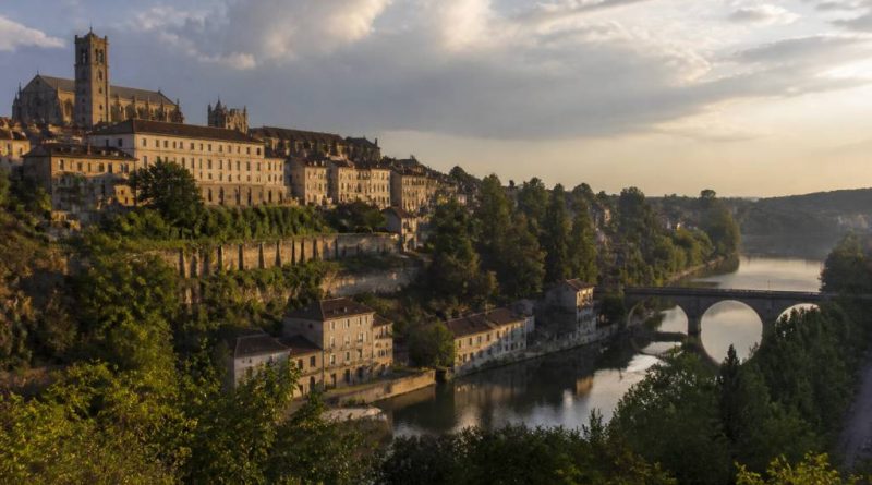 Angouleme photos : les plus beaux lieux à découvrir en vacances en France