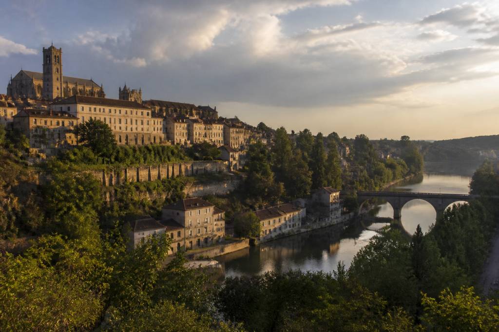 Angouleme photos : les plus beaux lieux à découvrir en vacances en France