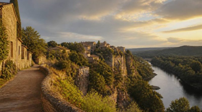 Aiguèze photos : découvrir le village et ses plus beaux paysages