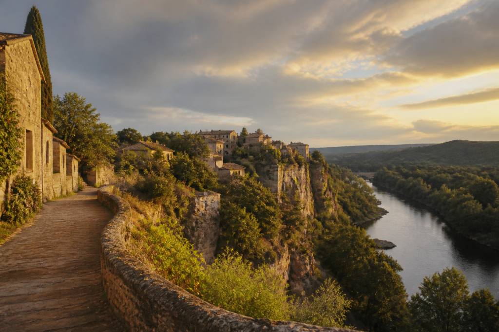 Aiguèze photos : découvrir le village et ses plus beaux paysages