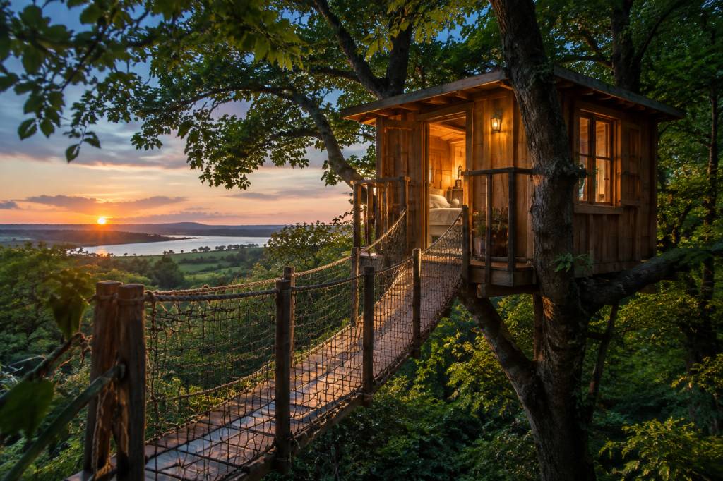 Cabane dans les arbres à Ploemel : une nuit insolite au cœur de la nature